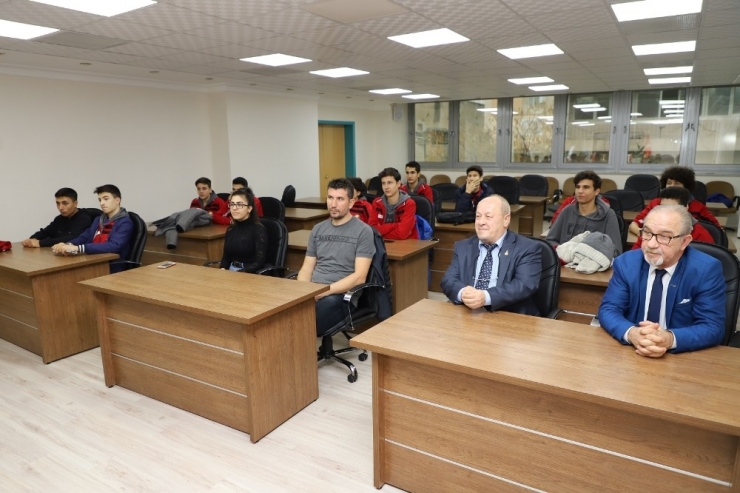 Başkan Şirin Başarılı Voleybolcuları Tebrik Etti