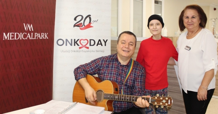Kanser Hastalarına Moral Verdiler