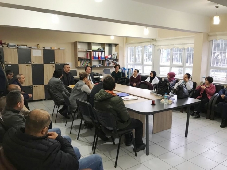 Kaymakam Öner, Liselilerle Kitap Okudu