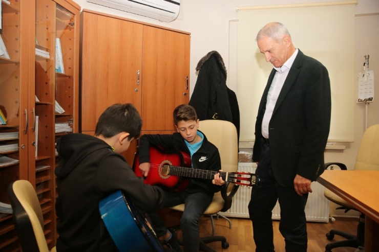 Başkan Dişli, Bilgi Evi’nde Çocuklarla Vakit Geçirdi