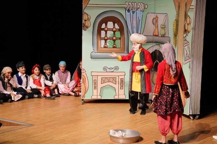 ‘Nasreddin Hoca’ Akyazı Sgm’de Sahnelendi