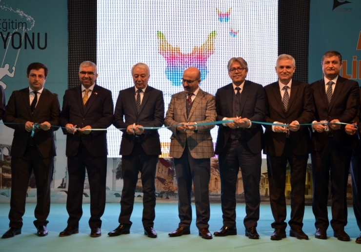 Adana’da "Bilim Şenliği" Başladı