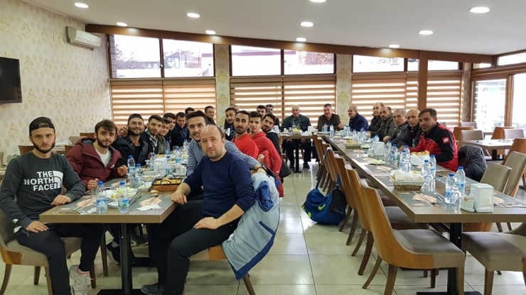 Başkan Ercan Şimşek Futbolcularla Yemekte Buluştu