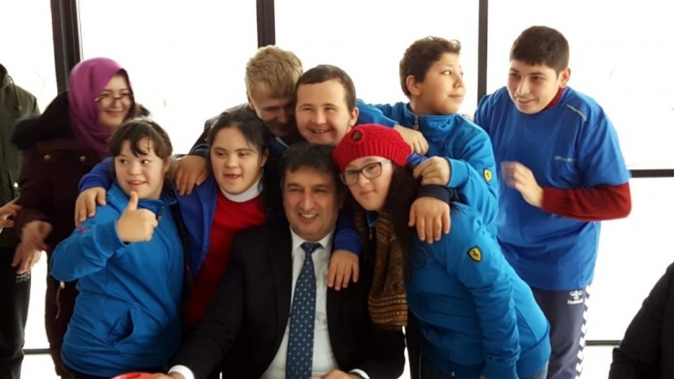 ’Mutlu Çarşamba’ Projesiyle Mutluluklarına Ortak Oldular