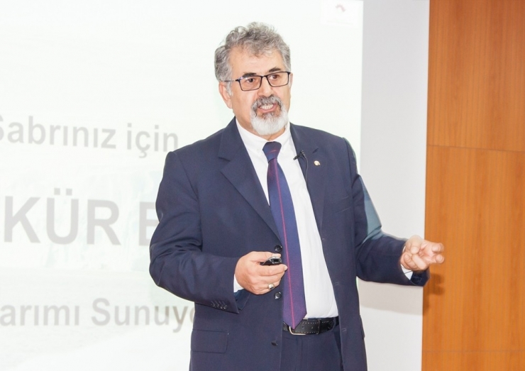 Hakkari’de ‘Beyaz Çöl Antarktika Kıtasındaki İzlenim Ve Çalışmalarım’ Konferansı