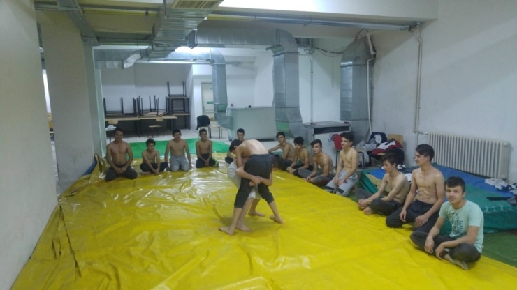 Pazarlar Halk Eğitimi Merkezi ’Güreş’ Kursu Açtı