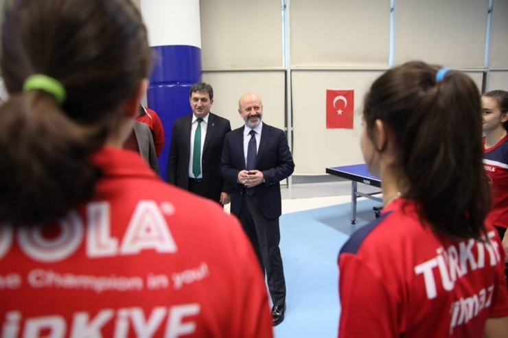 Başkan Çolakbayrakdar’dan Milli Takıma Moral Ziyareti