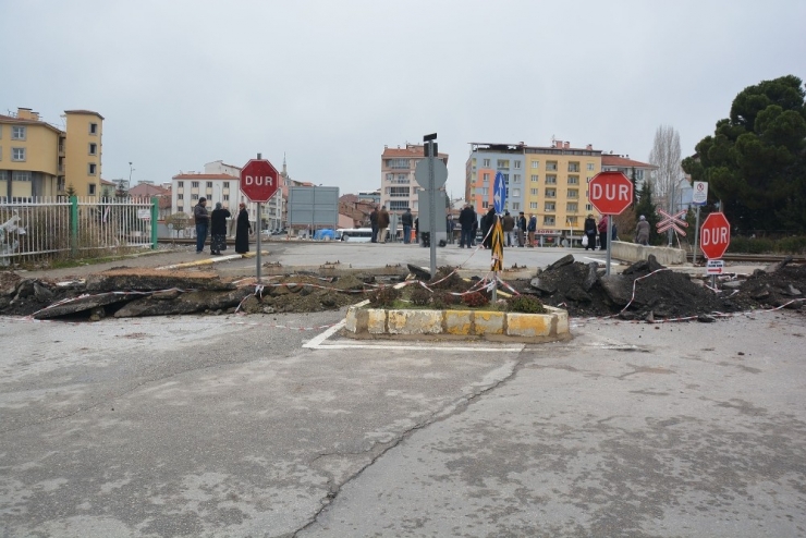 Uşak’ta Hemzemin Geçidin Kapatılması Tepkilere Neden Oldu