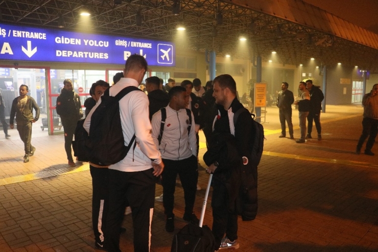 Gençlerbirliği Otobüsle Ankara’ya Döndü