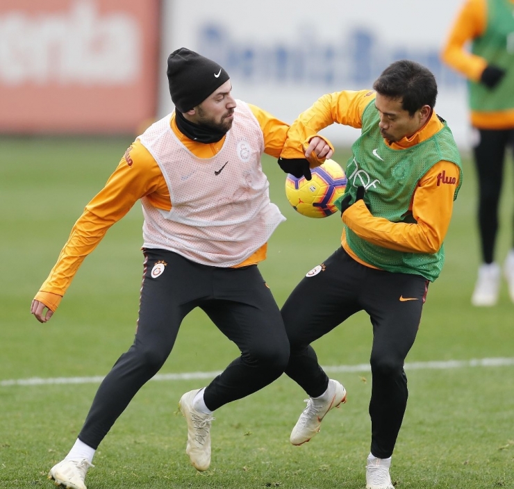 Galatasaray’da Rodrigues Ve Sinan Gümüş Takımla Çalışmalara Başladı