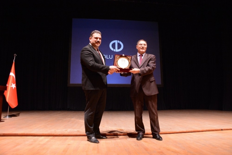 Kamu Başdenetçisi Şeref Malkoç, Anadolu Üniversitesi Öğrencileriyle Buluştu