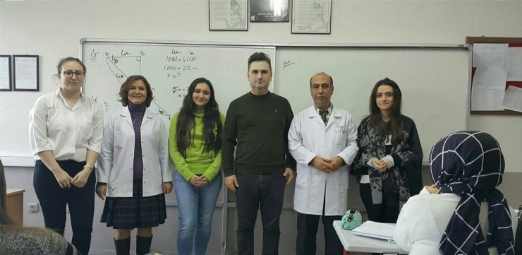 Burhaniye’de Liseli Öğretmenler Ders Anlattı
