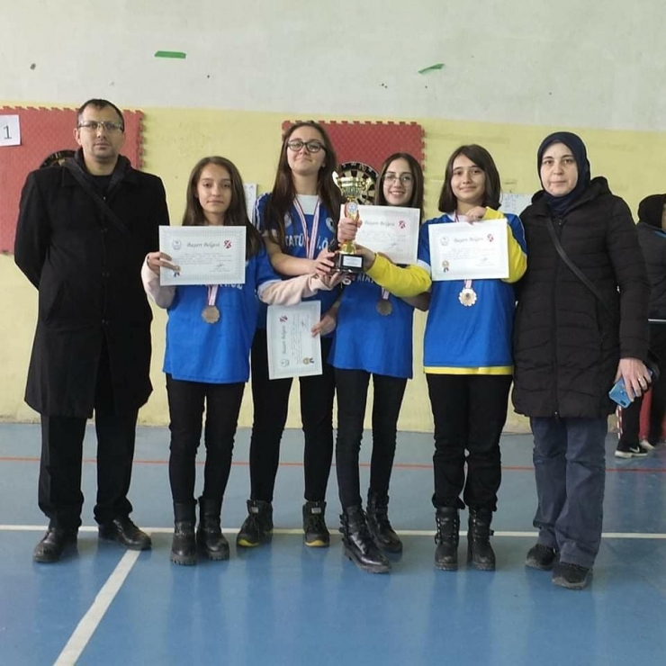 Bilecik Okullar Arası İl Dart Yıldız Kızlar Yarışmasında Üçüncü Oldular