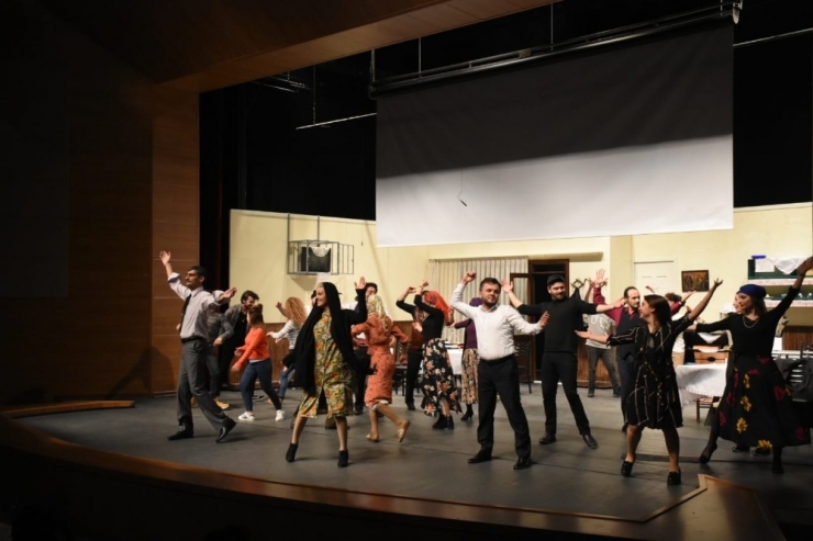 Kahvede Cümbüş Seyircisi İle Buluştu