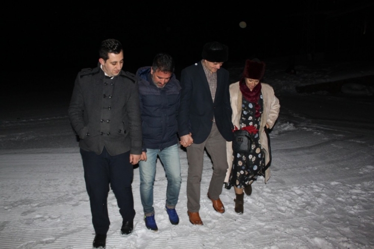 Sarıkamış’ta Ekinoks Nedeniyle "Bereket Narı Kırma Etkinliği" Düzenlendi