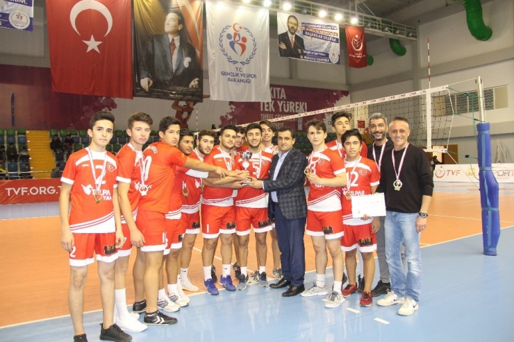 Voleybolda Şampiyon Erdemli Akdeniz Anadolu Lisesi