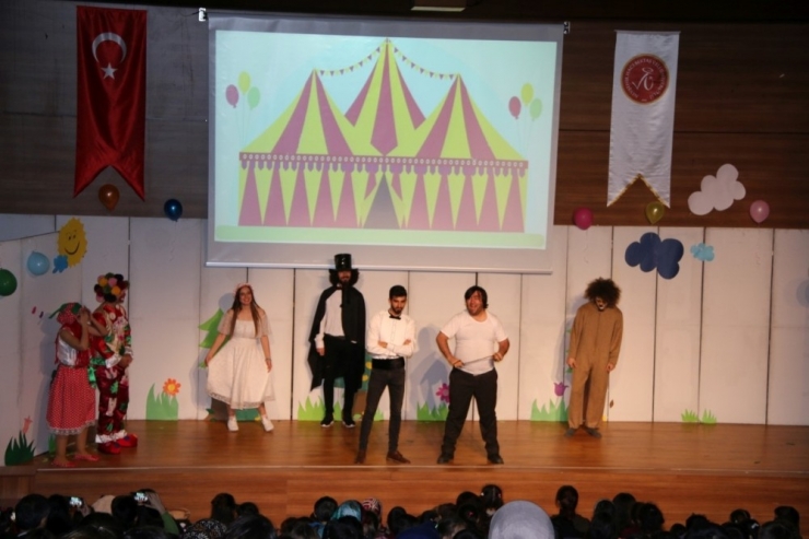 Nevü Öğrencileri Miniklere Doğa Ve Hayvan Sevgisini Aşılamak İçin Sahne Aldı