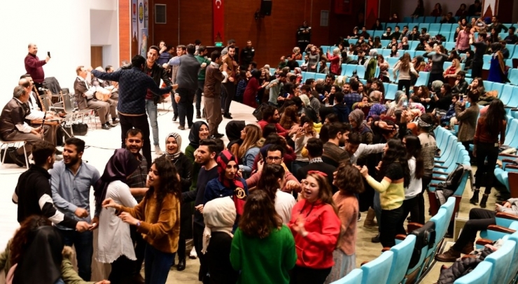 Öğrenciler Sınav Öncesi Stres Attı