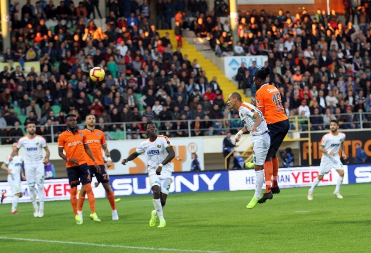 Spor Toto Süper Lig: Aytemiz Alanyaspor: 1 - Medipol Başakşehir: 1 (Maç Sonucu)
