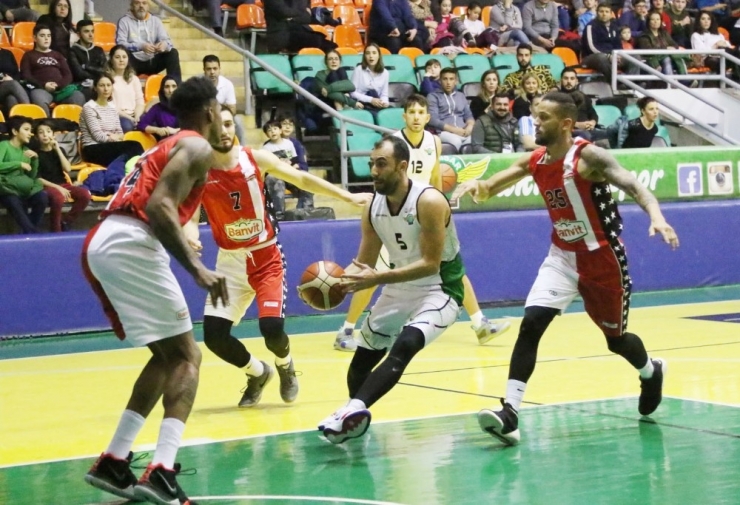 Akhisar Belediyespor, Evinde Banvit Kırmızı’ya Mağlup Oldu
