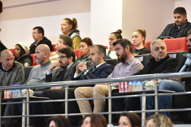 Efeler İlk Yarı Nâmağlup