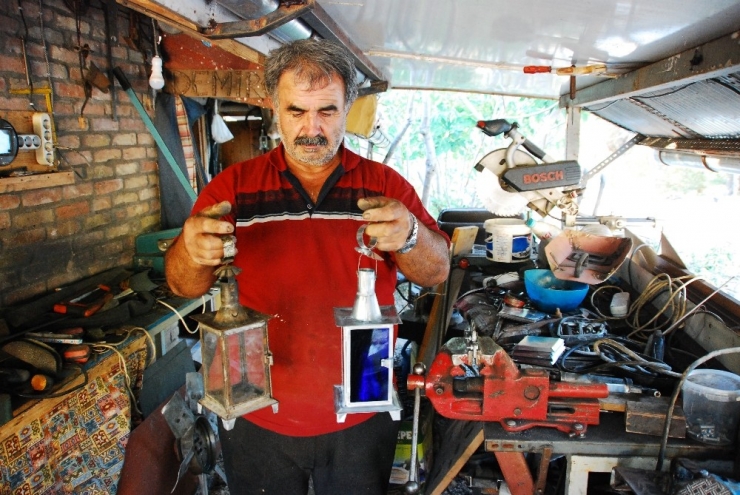 Kültürü Yaşatmak İçin "İdare Lambası Ve Kandil" Yapıyor