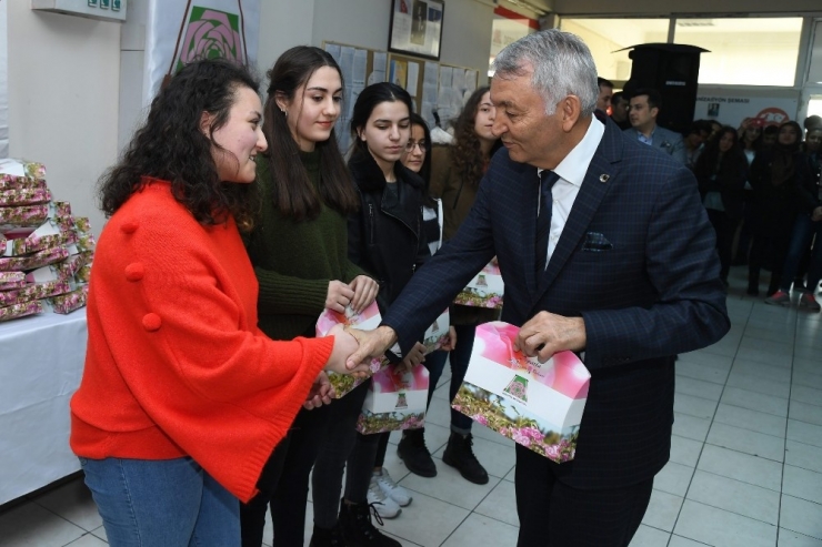 Isparta Belediyesi ‘Sende Oku’ Projesi Başlattı