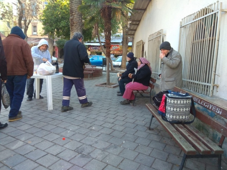 Evsizlerin ’Çorbacı Dayısı’