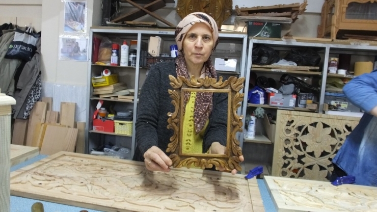 Ahşap İşlemeciliği Kursunda Osmanlı Ve Selçuklu Motifleri Hayata Geçti