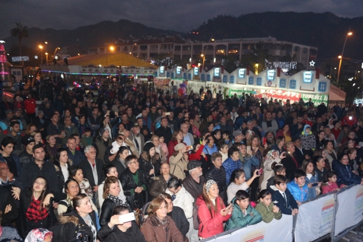 Temizlik İşçileri Müzik Grubundan Sahne Şov