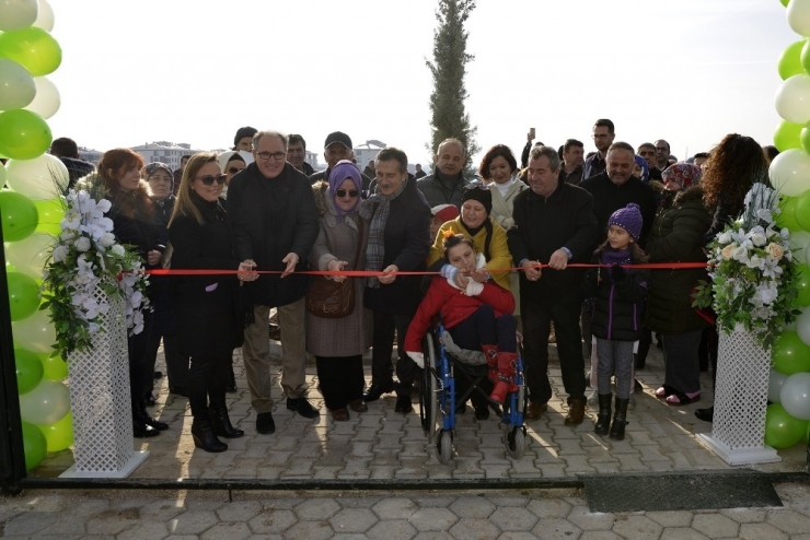 İki Eylül Gönüllü Bahçeleri Açıldı