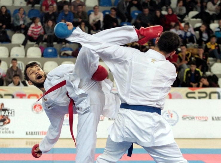 Geleceğin Karatecileri Ege Ligi’nden Çıkacak