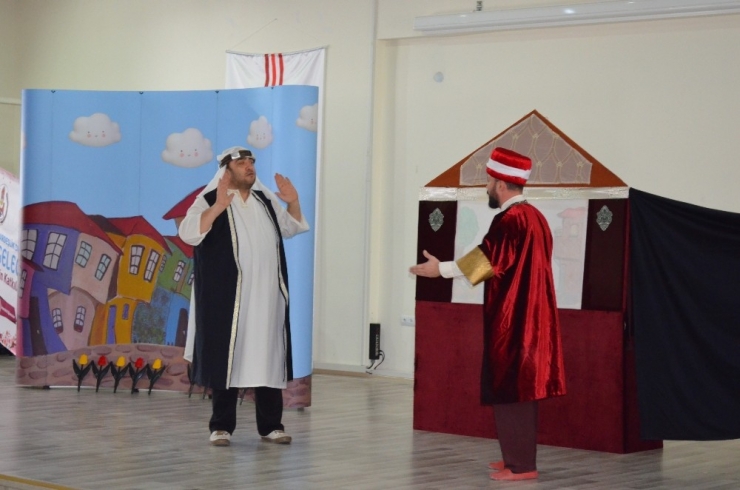 Köy Öğrencileri Tiyatro İle Buluştu
