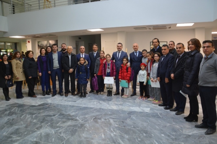 Sarayköy’de Öğrencilerden Atık İlaç Resim Sergisi