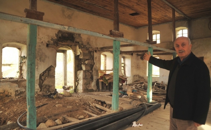 3 Asırlık Bina Definecilerin Uğrak Yeri Oldu