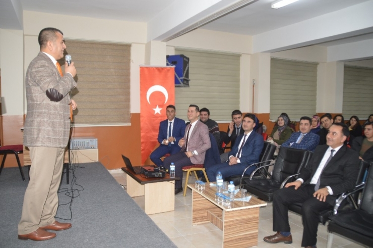 Eğitimci Yazar Tanışır, Eleşkirt’te Aday Öğretmenlere Öğretmenliği Anlattı