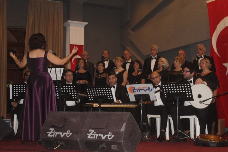 Kırık Bir Aşk Hikâyesi İle Müthiş Konser