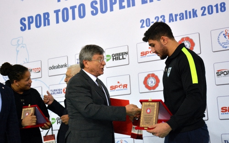 Şampiyon Judocuya Bir Ödül De Federasyondan