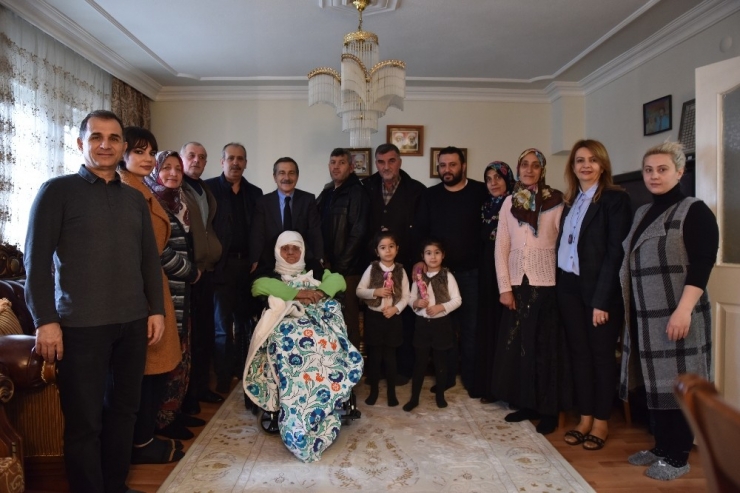 Başkan Ataç, 107 Yaşındaki Hazal Nine Ve Ailesini Ziyaret Etti