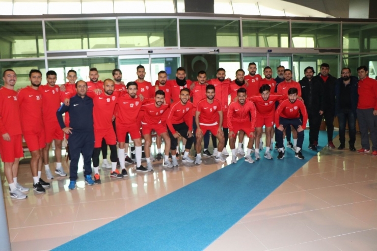 Nevşehir Belediyespor 4 Futbolcu İle Yollarını Ayırdı