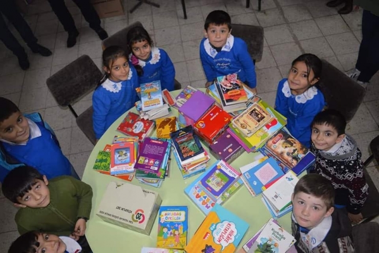 İlkokul Öğrencilerinden Kardeş Okula Kütüphane