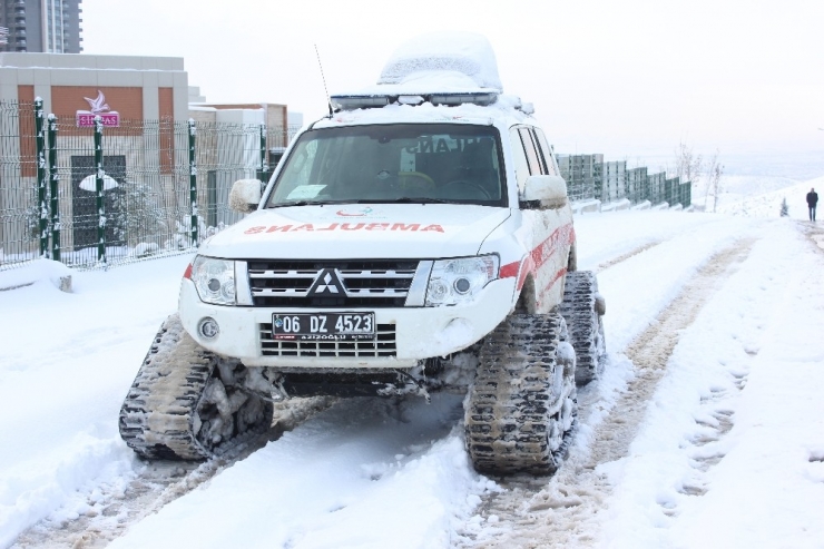 Paletli Ambulanslar Kar Çamur Dinlemiyor Gidilmesi Güç Yerlere Ulaşıyor
