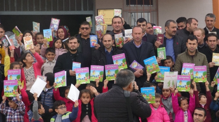 Gercüş’te Öğrenciler Ve Veliler Birlikte Kitap Okuyor