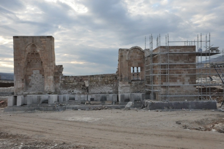 611 Yıllık Süleyman Han Camii’nin Minaresi Yeniden İnşa Ediliyor