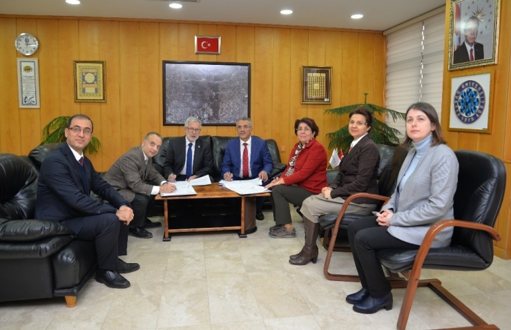 Uludağ Üniversitesi’ni Seçen Öğrenciler Bursa Doyacak