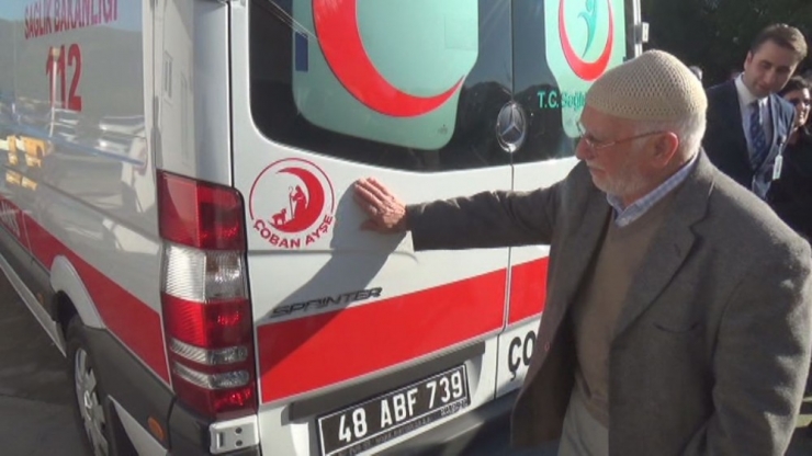 Eşinin Adının Yazılı Olduğu Ambulansı Görünce Gözyaşlarını Tutamadı