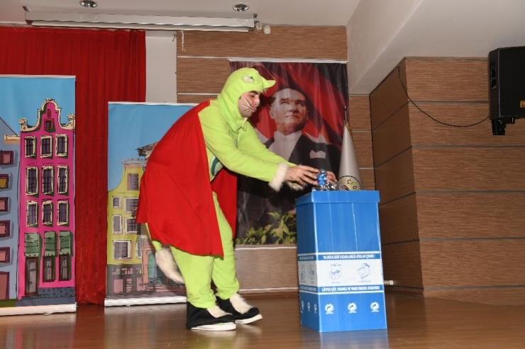 Çevre Konusuna Dikkat Çeken Oyunu Minikler İlgiyle İzledi