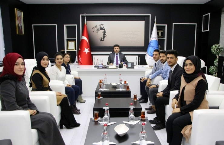 Rektörü Karacoşkun Öğrenci Topluluklarıyla Bir Araya Geldi