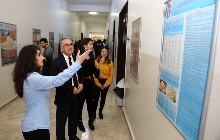 Öğrenciler Çalışmalarını Sergiledi