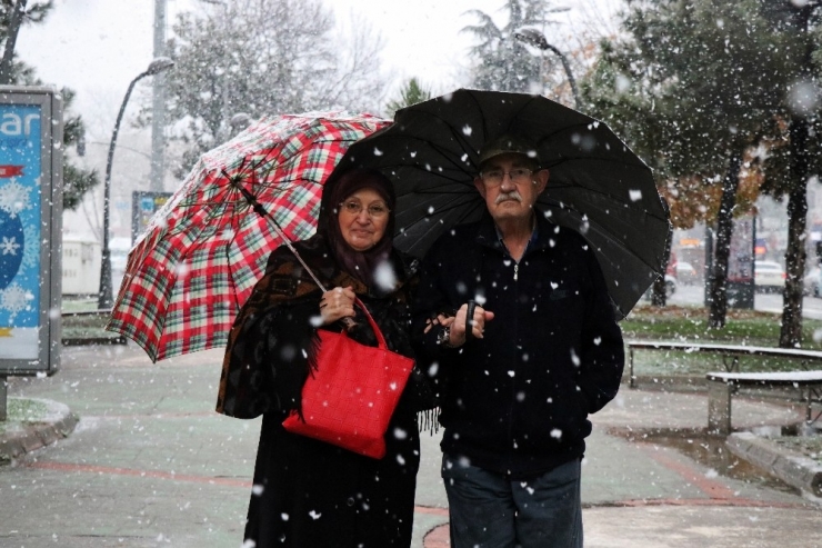 Sakarya Güne Beyaz Örtüyle Uyandı